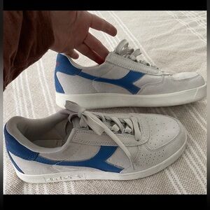 Diadora Unisex Light Gray and Blue Sneaker